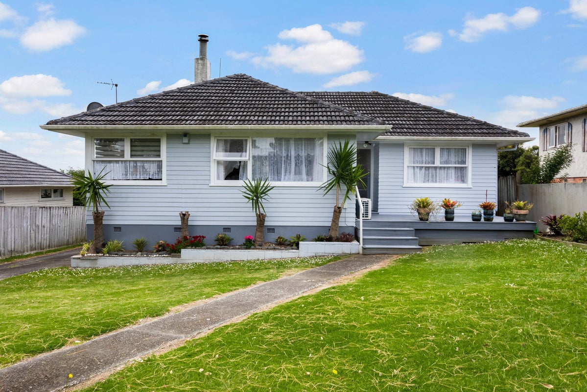5 Thomas Rea Place, Te Atatu South, Auckland - Carousel 1