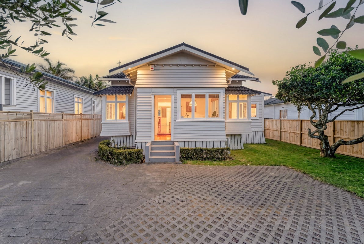 42 Woodward Road, Mount Albert, Auckland - Carousel 1