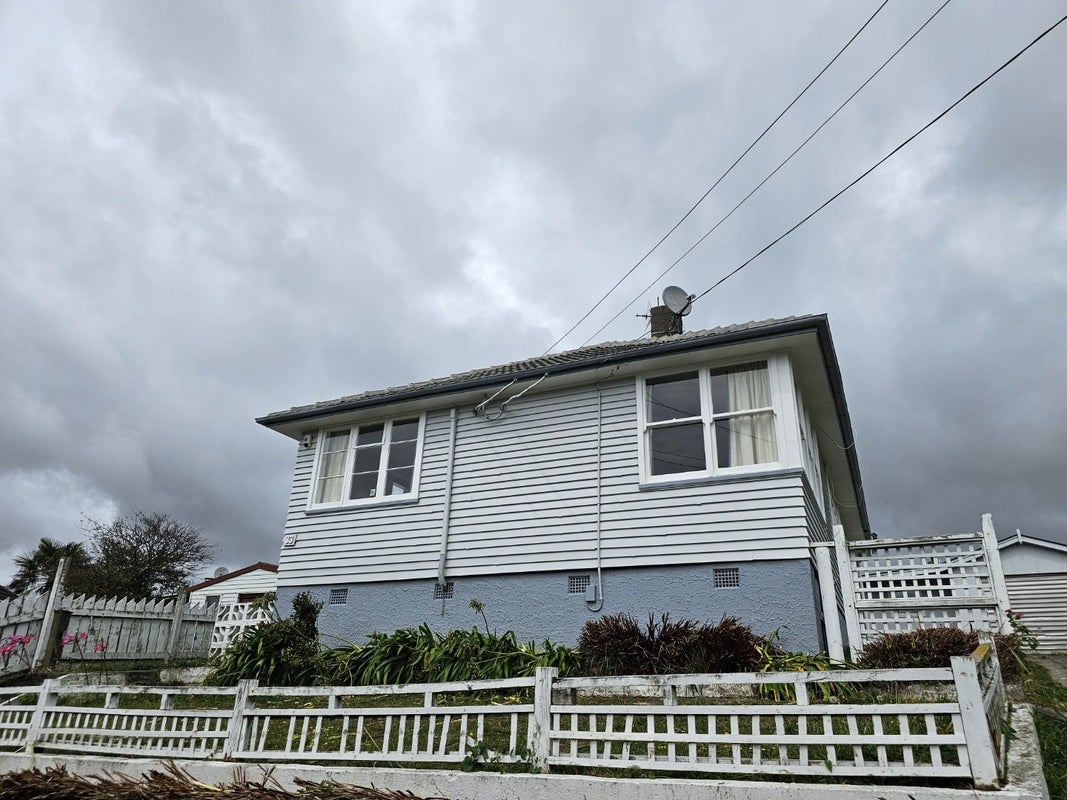 33 Awarua Street, Elsdon, Porirua - Carousel 1