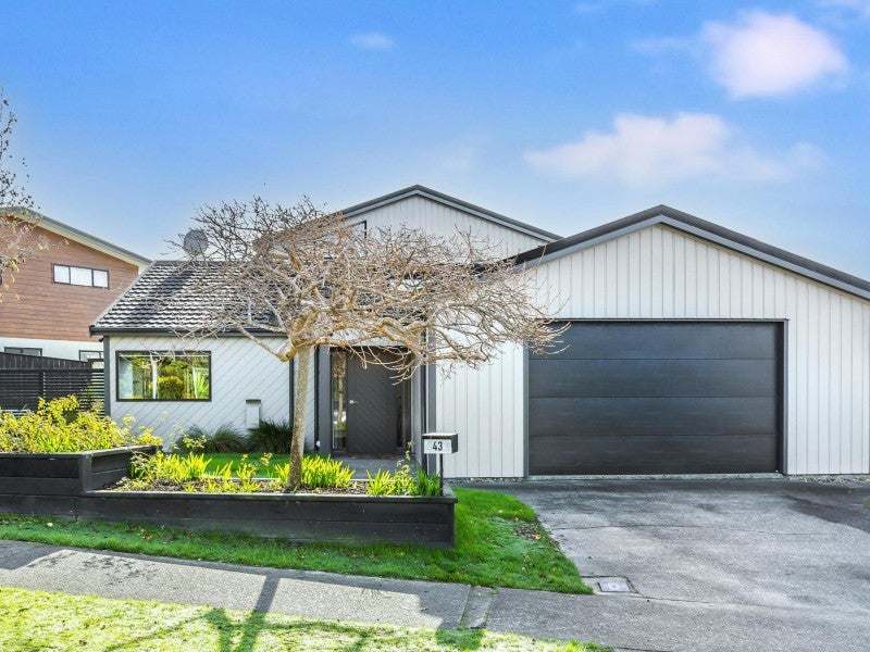 43 Shackle Lane, Whitby, Porirua - Carousel 1