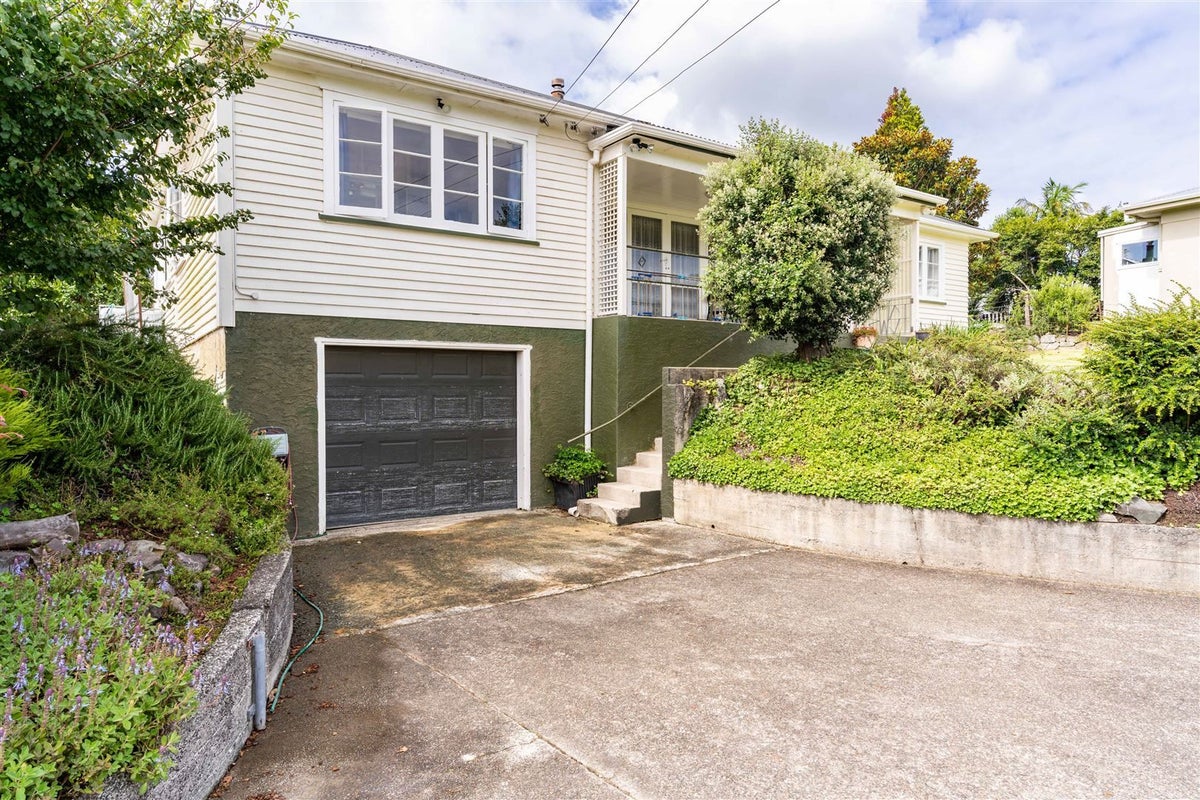 16 View Street, Maungaturoto, Maungaturoto - Carousel 2