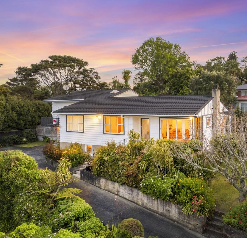110 Takahe Road, Titirangi, Auckland - Carousel 1