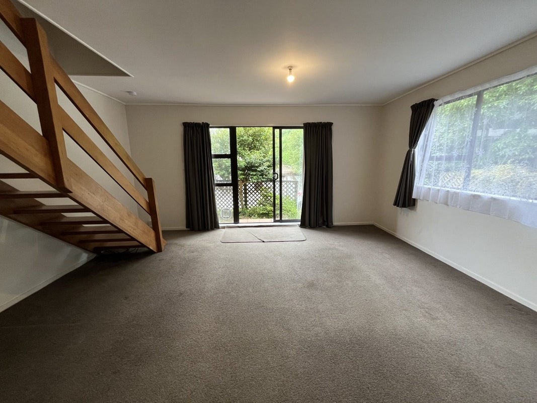 10/75 Delhi Crescent, Khandallah, Wellington - Carousel 2