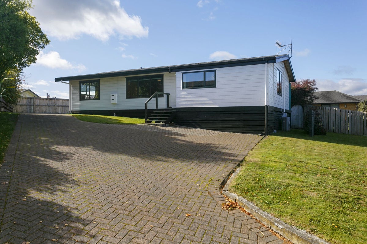 16 Victoria Street, Richmond Heights, Taupo - Carousel 2