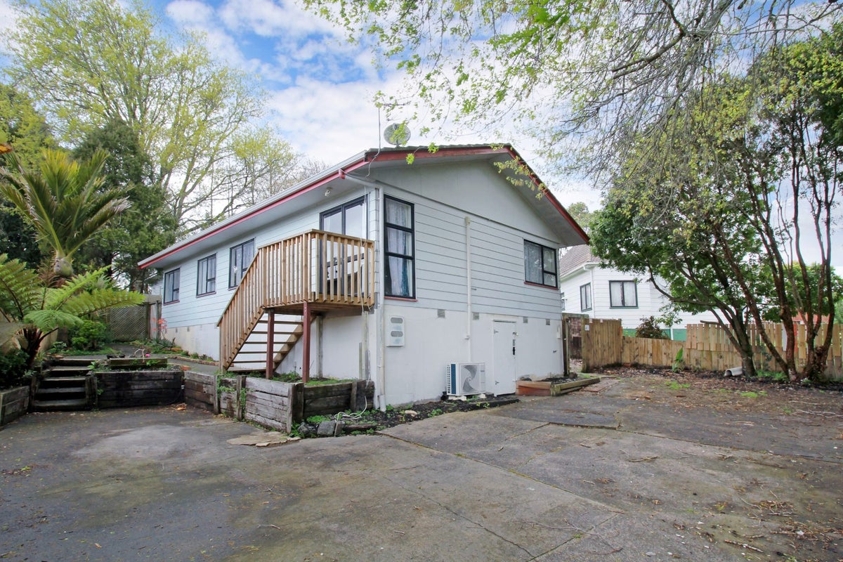 39 Borich Road, Sunnyvale, Auckland - Carousel 1