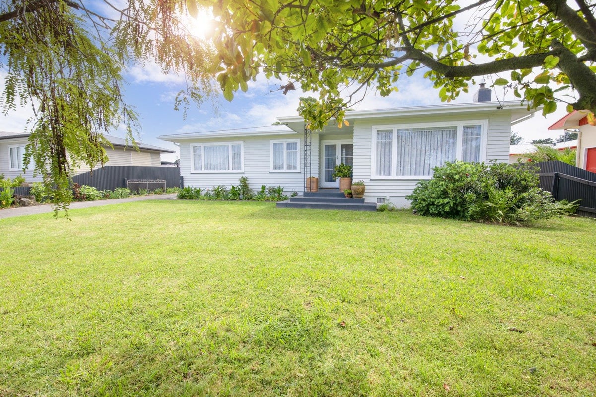 49 Trinity Crescent, Pirimai, Napier - Carousel 1