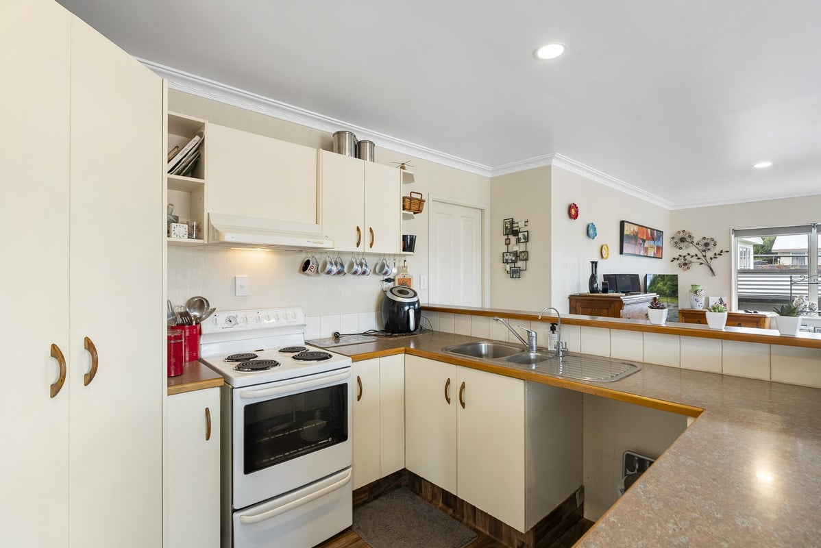1434D Cameron Road, Greerton, Tauranga - Carousel 2