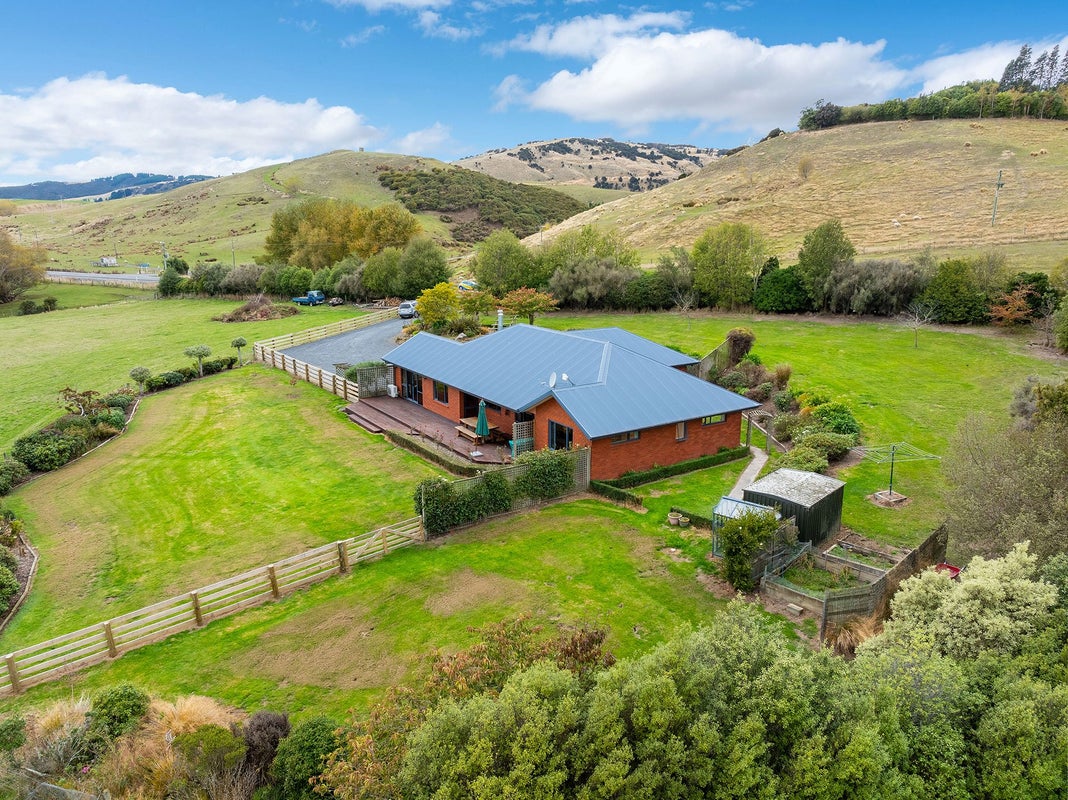 1121 Waihola Highway, Waihola - Carousel 1