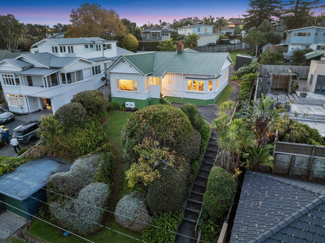 2 Seabreeze Road, Narrow Neck, Auckland - Carousel 2