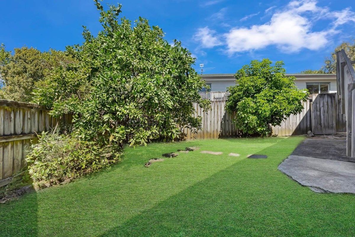 1/560 East Coast Road, Windsor Park, Auckland - Carousel 25