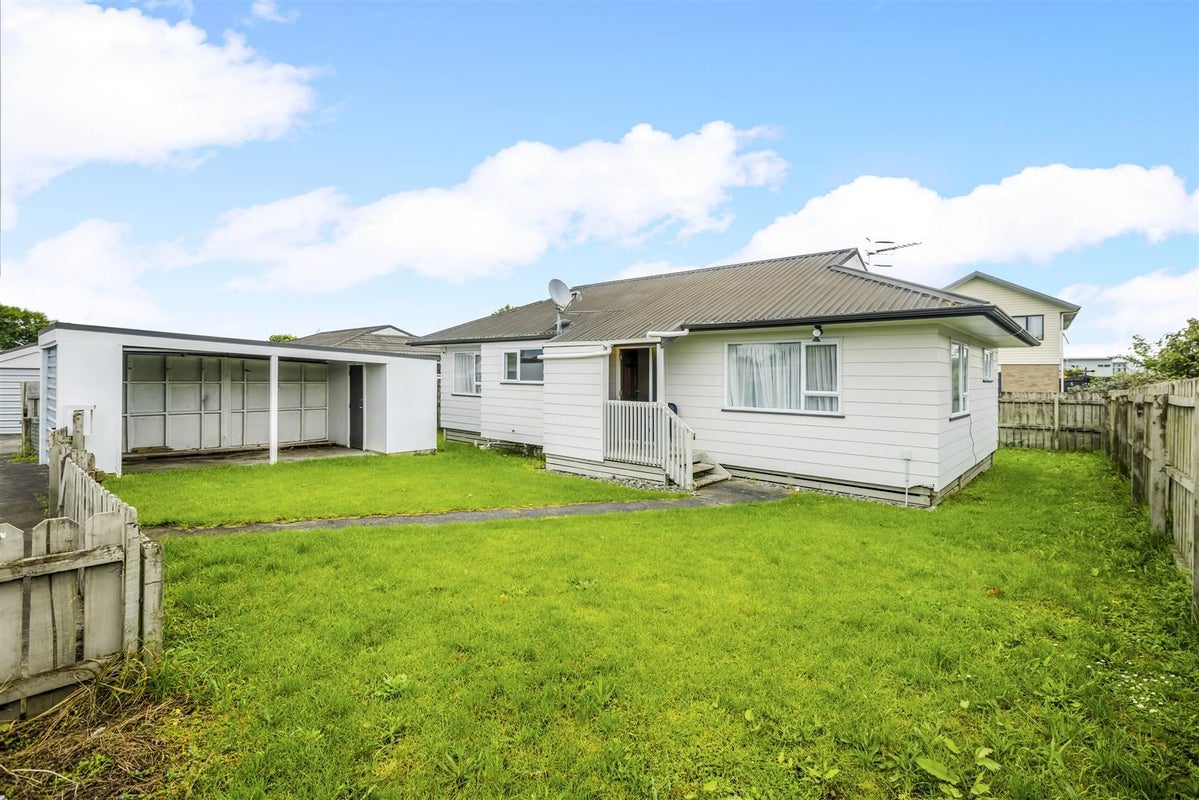 47 Dungarvon Place, Clendon Park, Auckland - Carousel 2