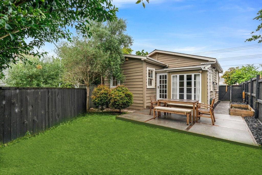 437 West Coast Road, Glen Eden, Auckland - Carousel 1