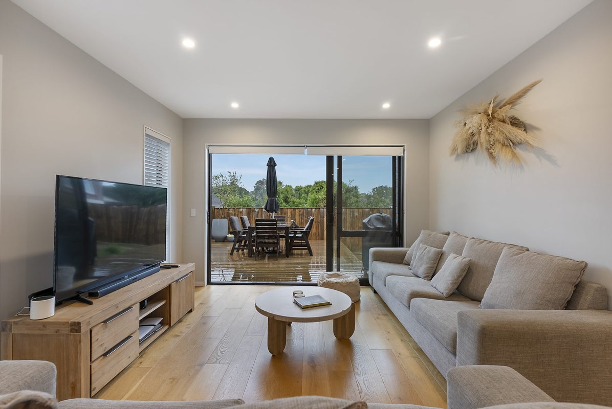 8A Jeff Place, Howick, Auckland - Carousel 2