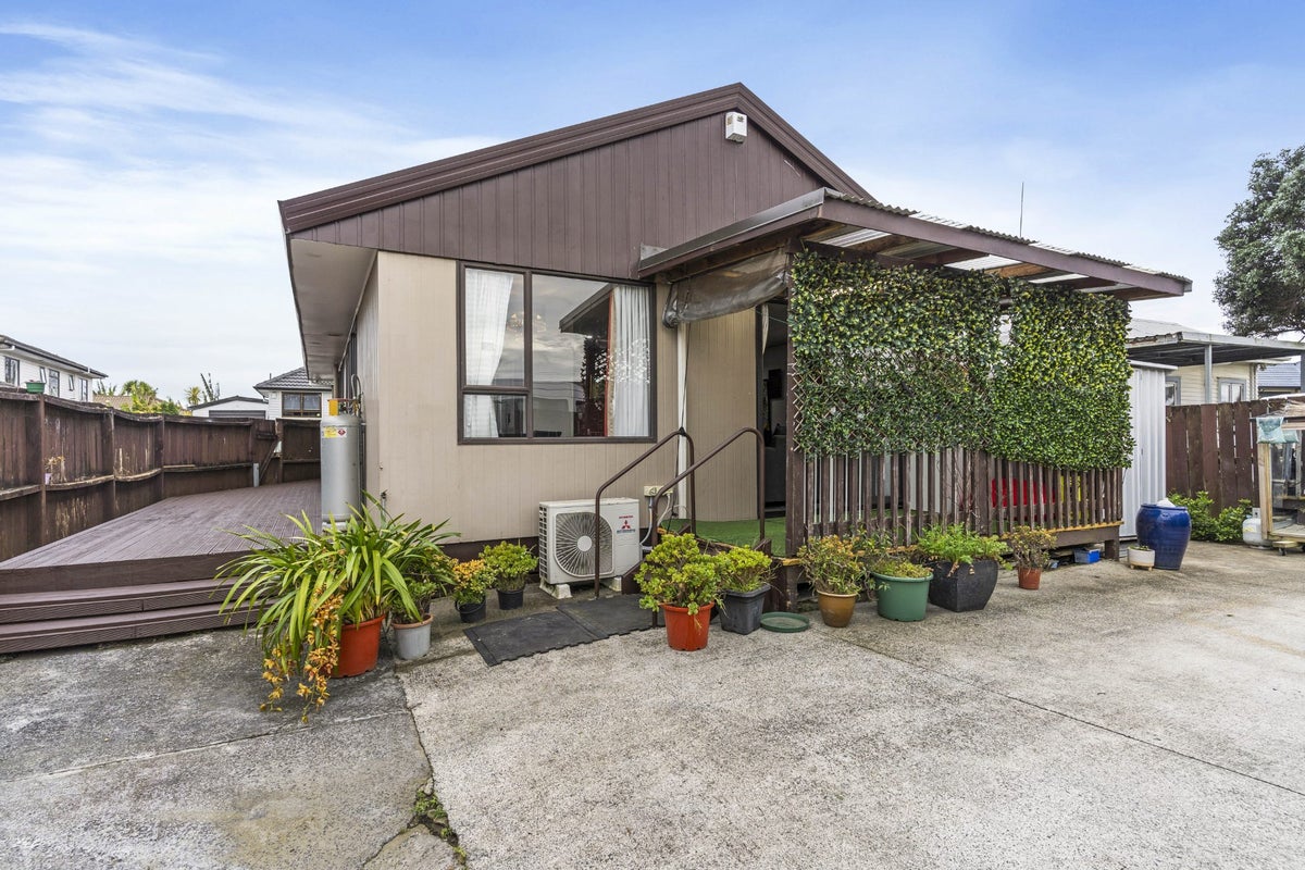 2/115 Wyllie Road, Papatoetoe, Auckland - Carousel 1