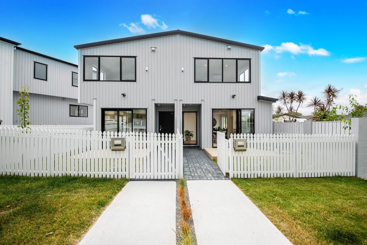 37B West Harbour Drive, West Harbour, Auckland - Carousel 1