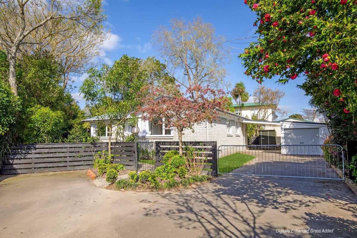 16 Juliana Place, Awapuni, Palmerston North - Carousel 2