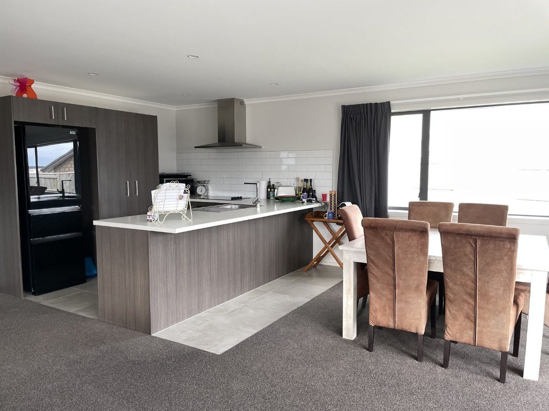 32 Varsity Heights, Fitzherbert, Palmerston North - Carousel 1