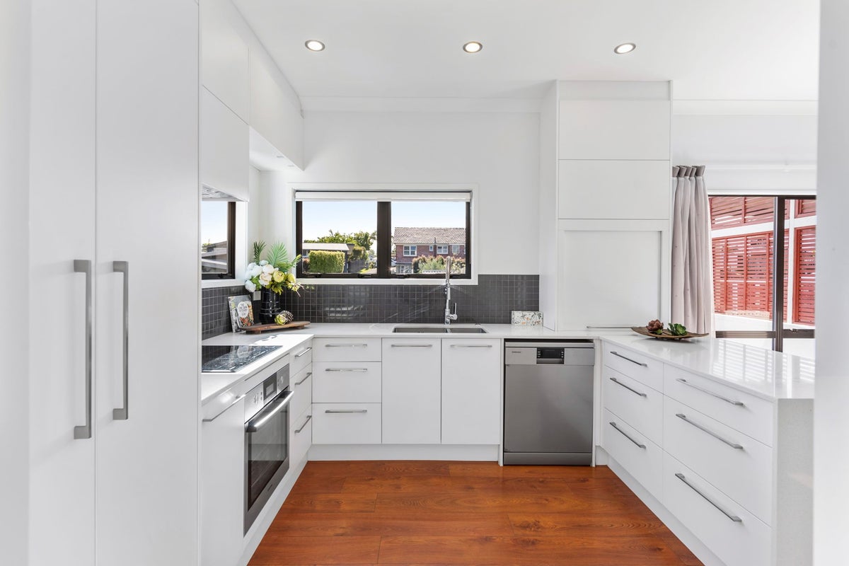 3/30 Howe Street, Howick, Auckland - Carousel 2