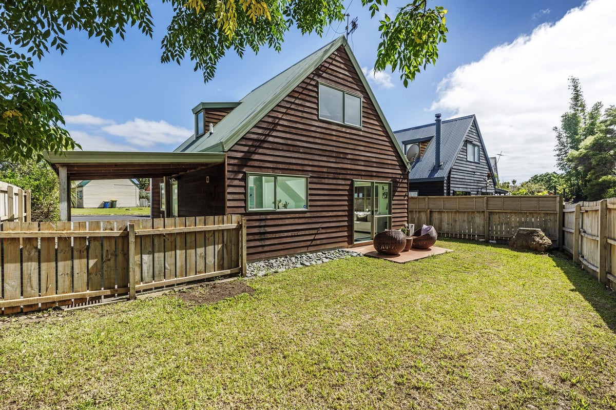 19 Caspian Close, New Lynn, Auckland - Carousel 1