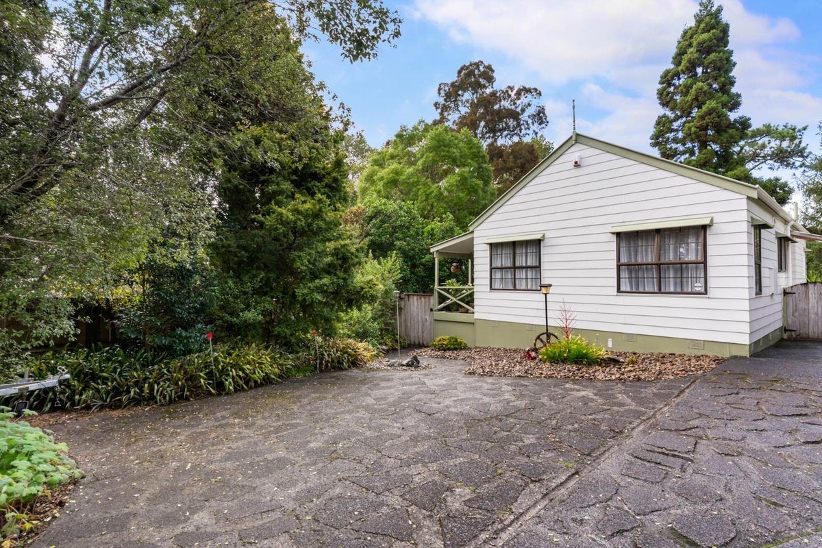 17 Benita Place, Sunnyvale, Auckland - Carousel 24