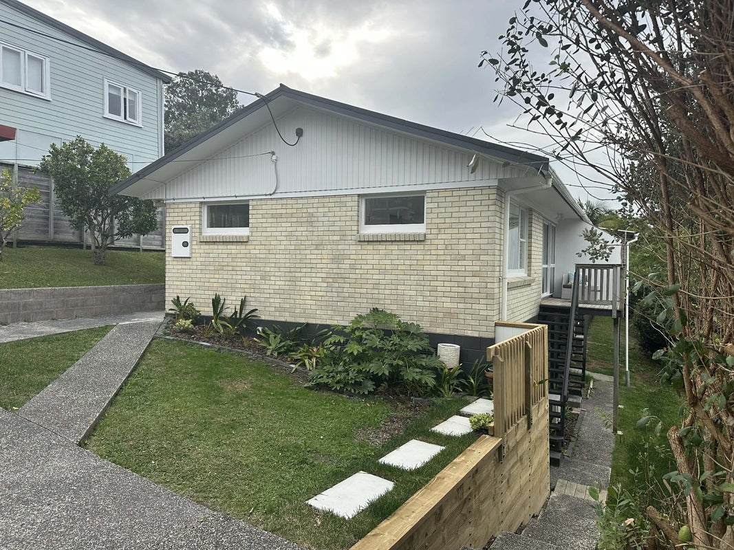 2/7 Dakota Avenue, Beach Haven, Auckland - Carousel 1