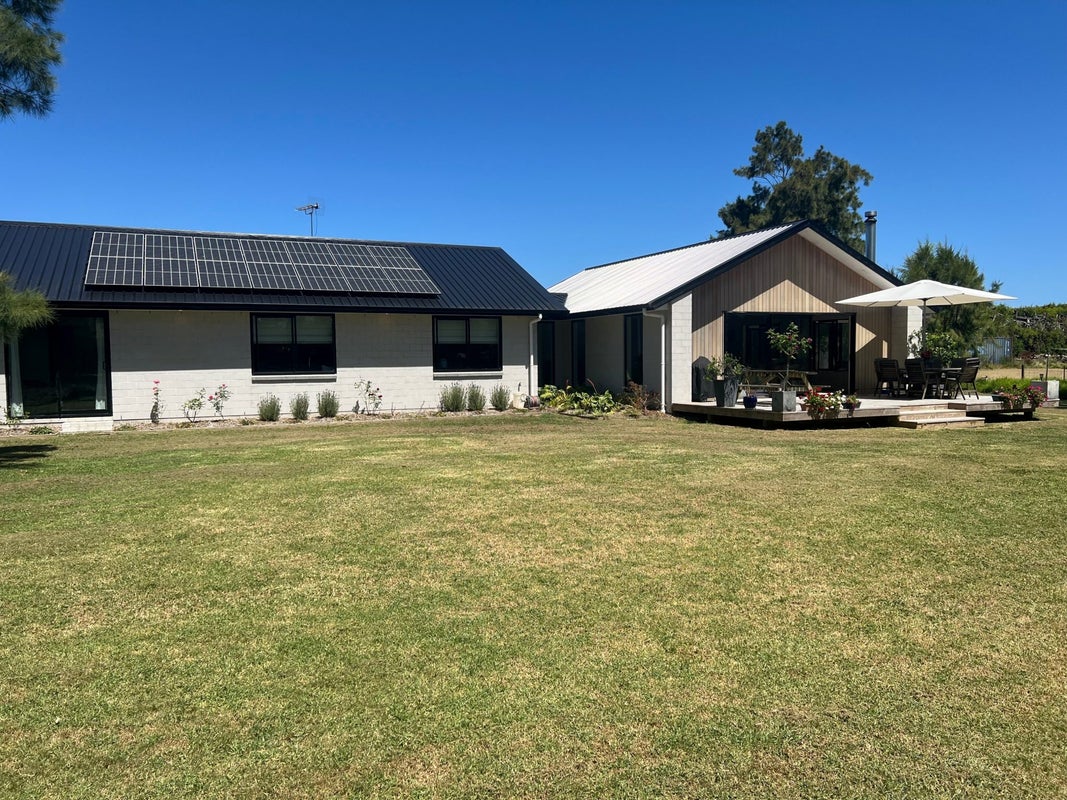 136 Taupaki Road, Henderson - Carousel 1