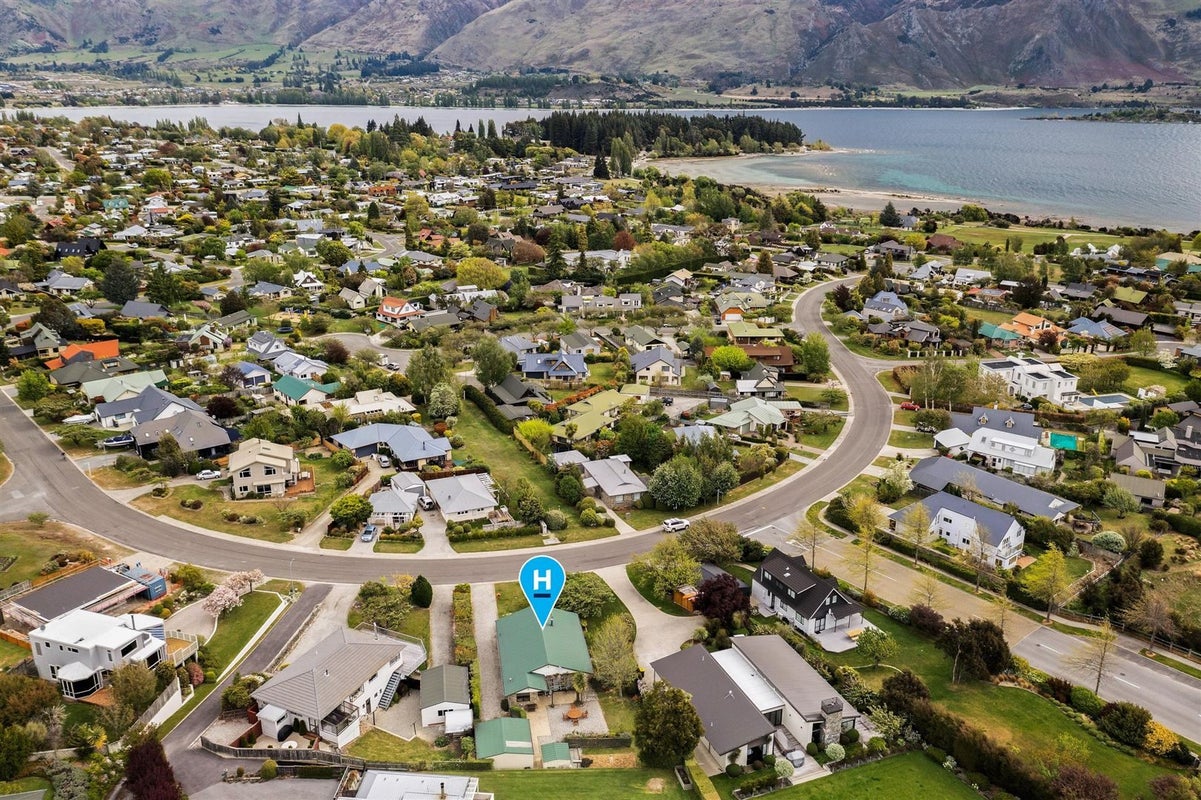 104 Hunter Crescent, Wanaka - Carousel 1