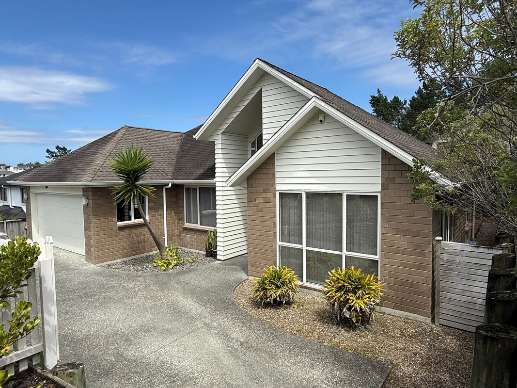 66 Harrowglen Drive, Northcross, Auckland - Carousel 2