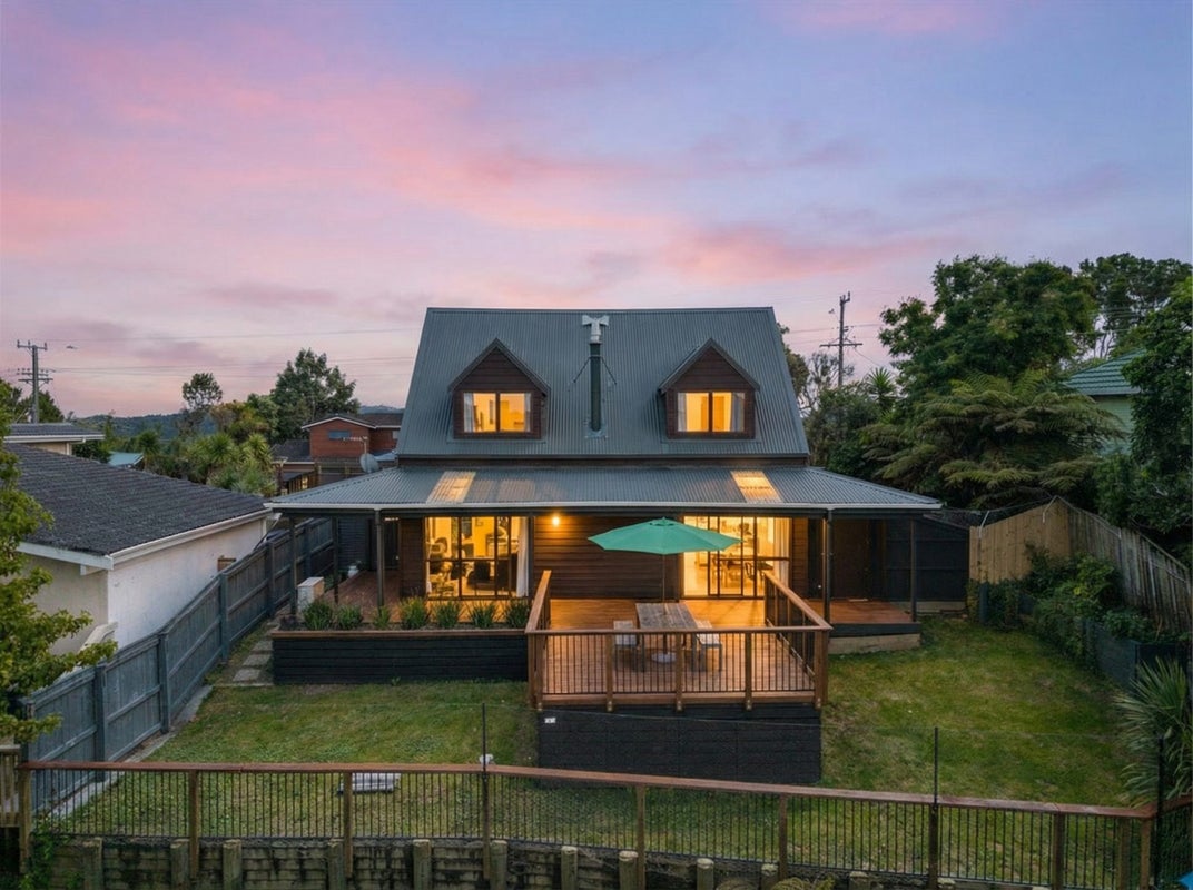 1114 Scenic Drive North, Swanson, Auckland - Carousel 2