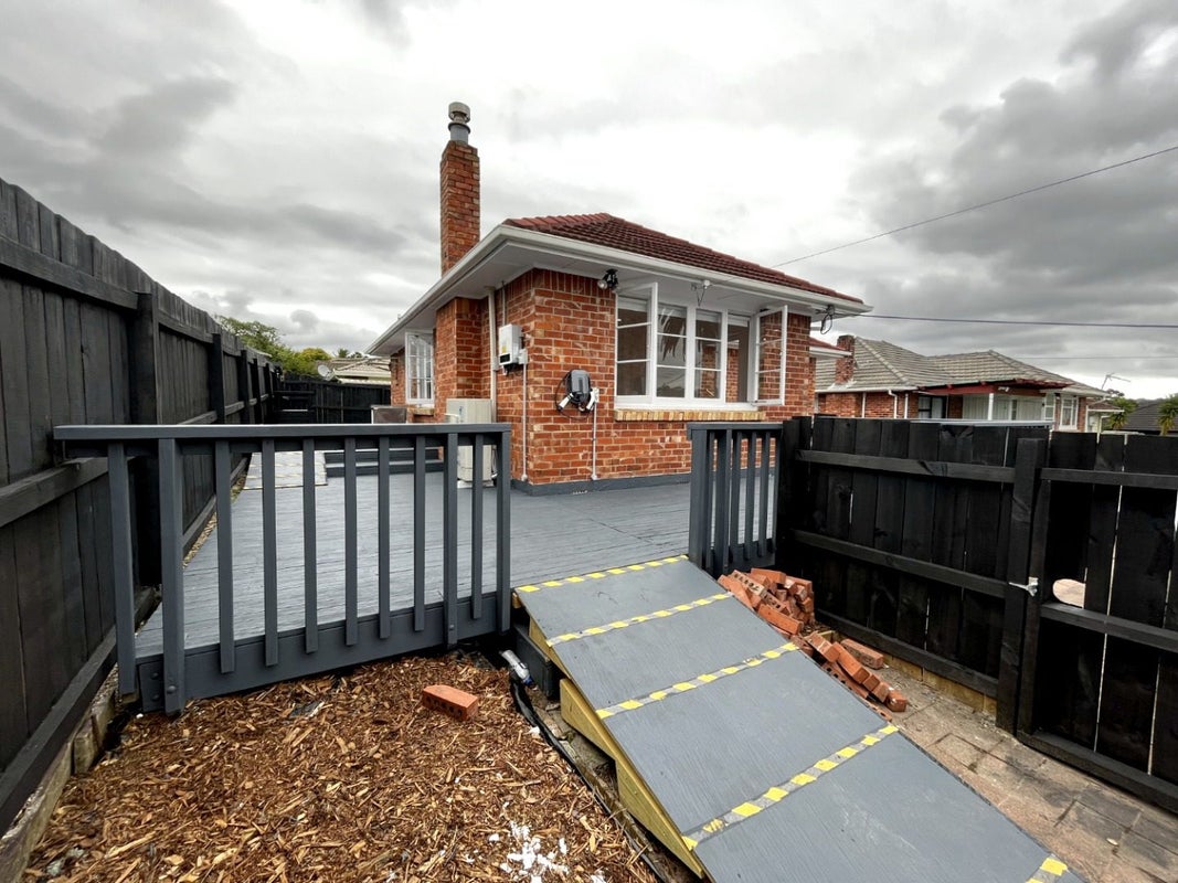 8 Daytona Road, Henderson, Auckland - Carousel 17