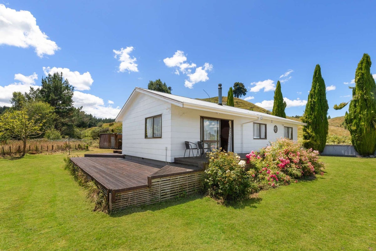 9 Wilson Road, Hunterville - Carousel 1