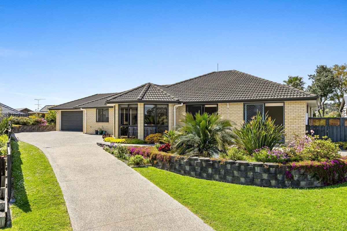 37 Rivervale Grove, Stanmore Bay, Whangaparaoa - Carousel 1
