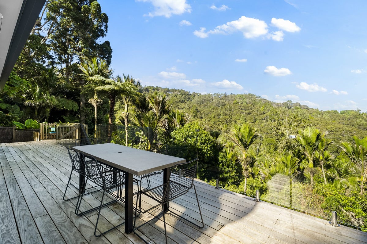 14 Tainui Road, Titirangi, Auckland - Carousel 2