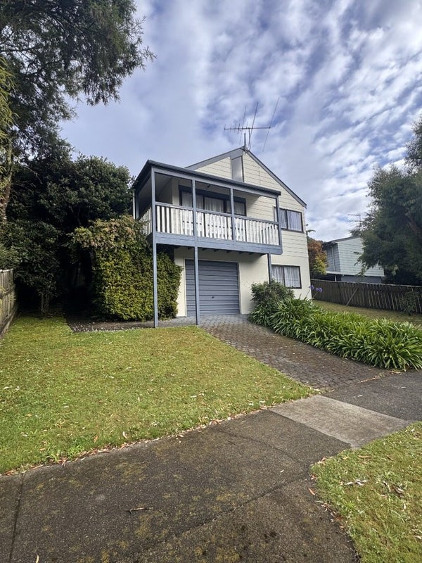 21 Hartford Crescent, Totara Park, Upper Hutt - Carousel 1