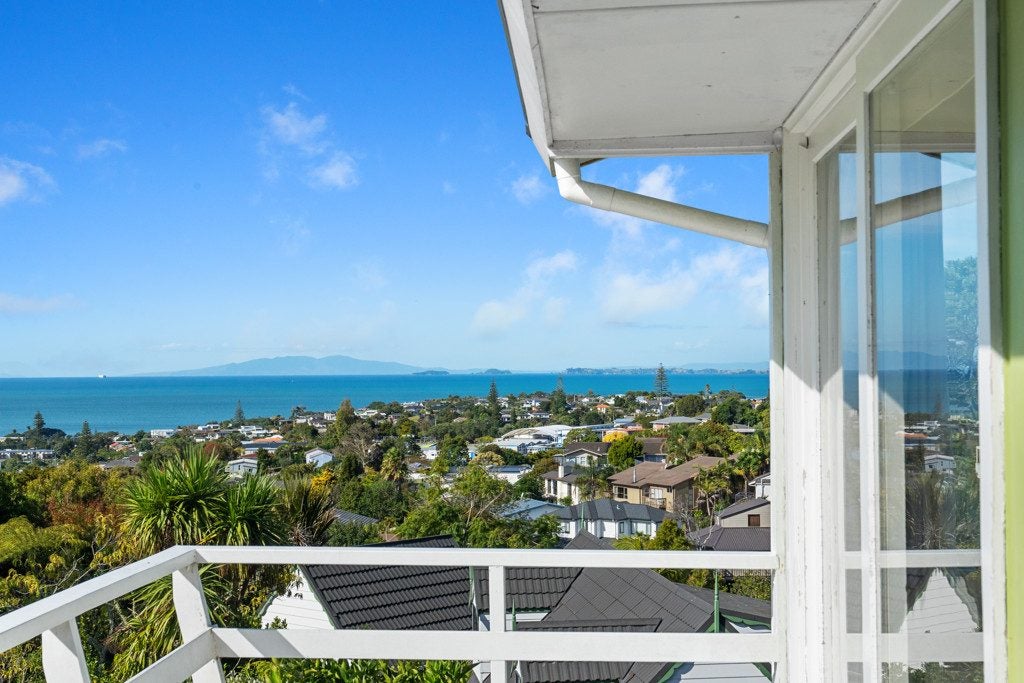 1 Elizabeth Place, Mairangi Bay, Auckland - Carousel 1