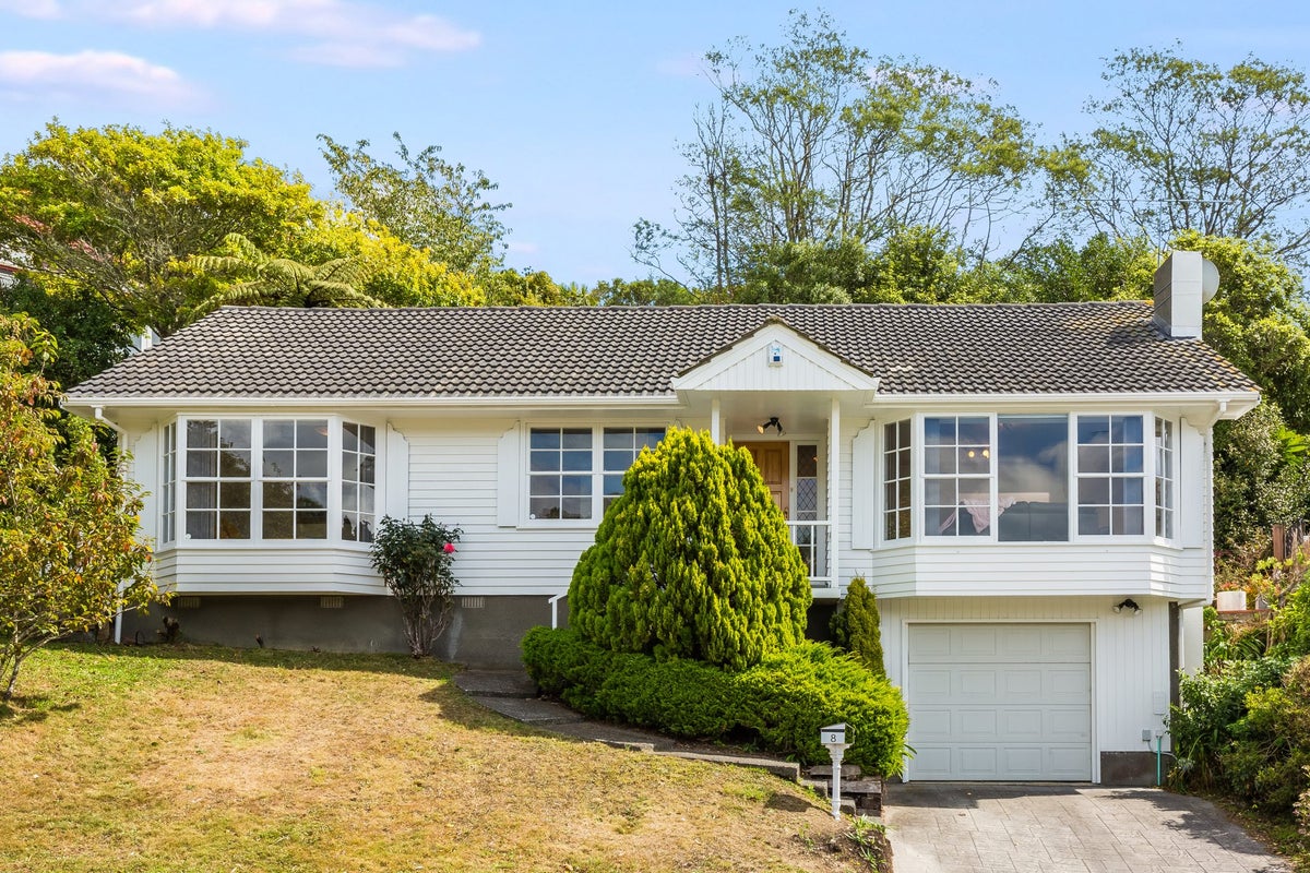 8 Chisbury Street, Churton Park, Wellington - Carousel 1