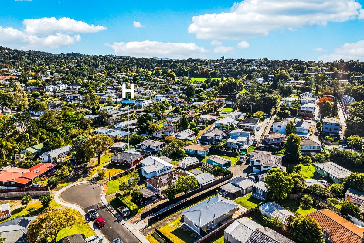 12 Firle Place, Green Bay, Auckland - Carousel 23