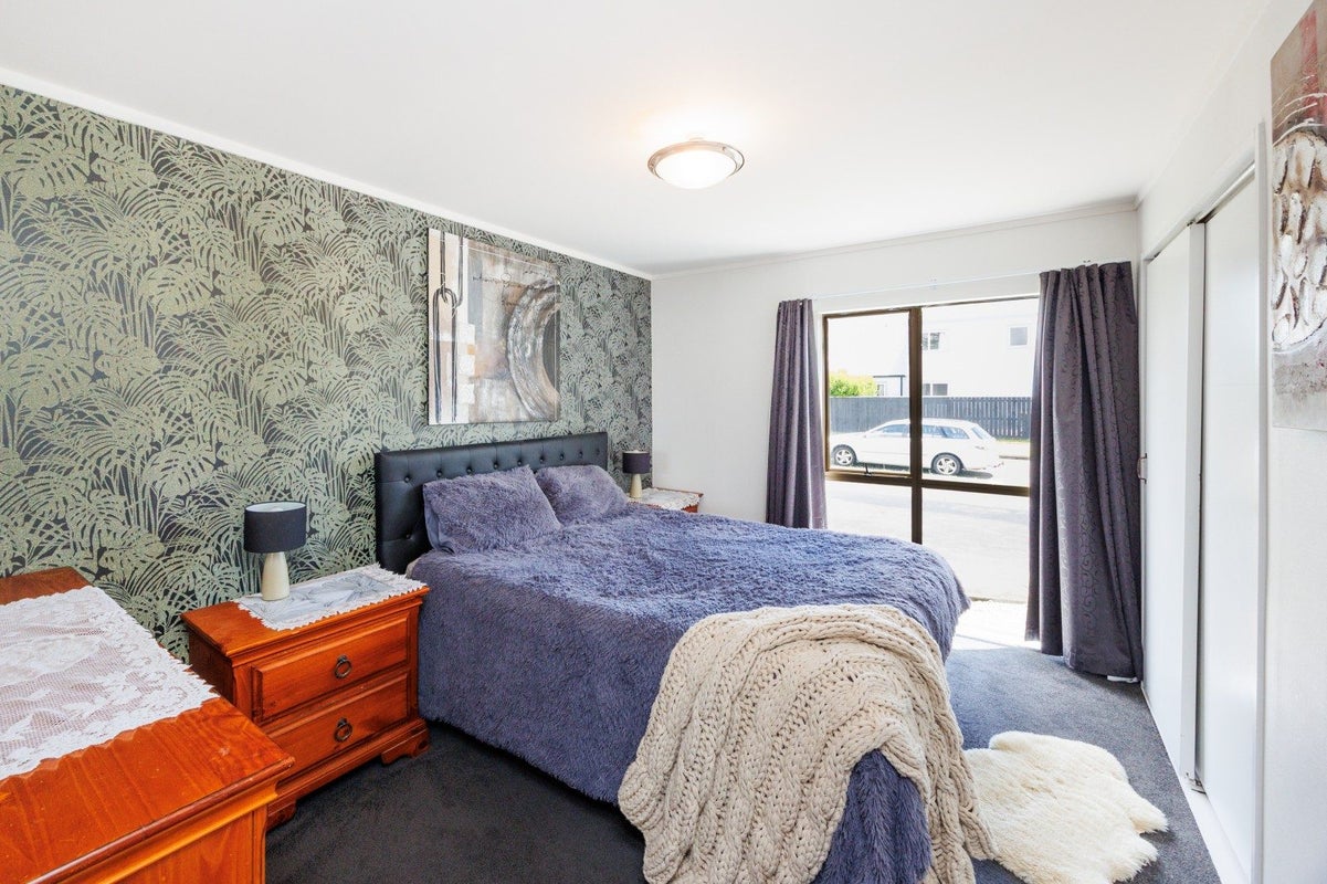 9 Denver Place, Milson, Palmerston North - Carousel 26