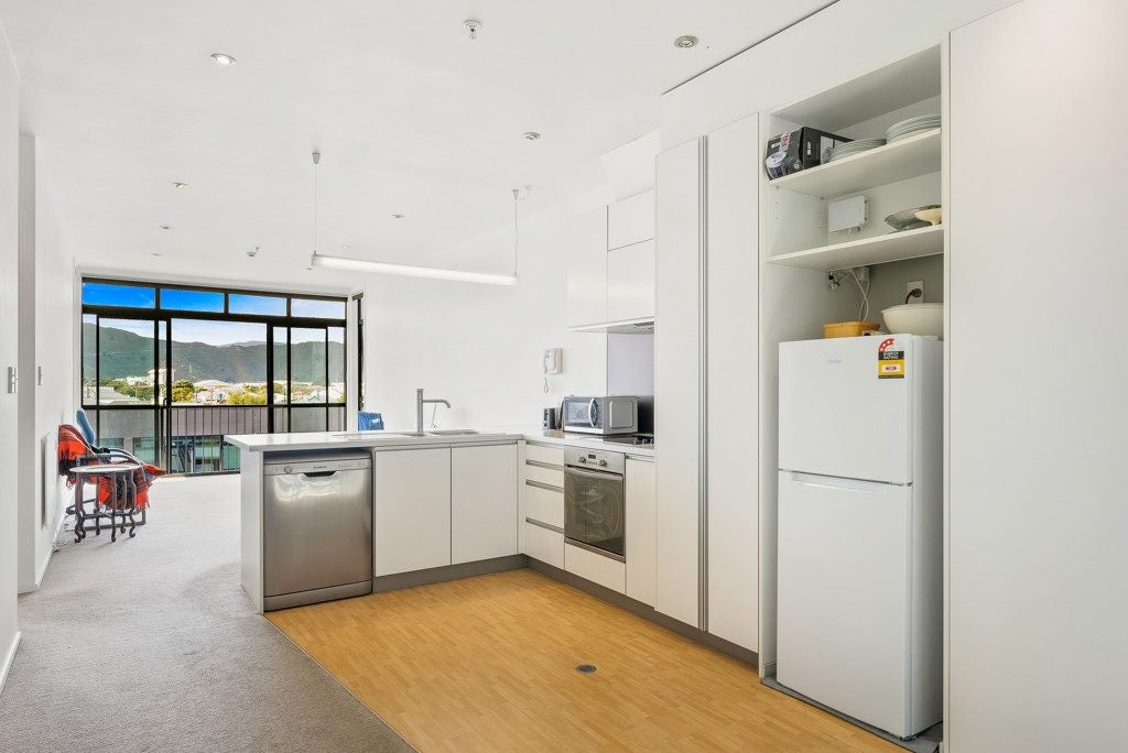 18/374 Jackson Street, Petone, Lower Hutt - Carousel 1