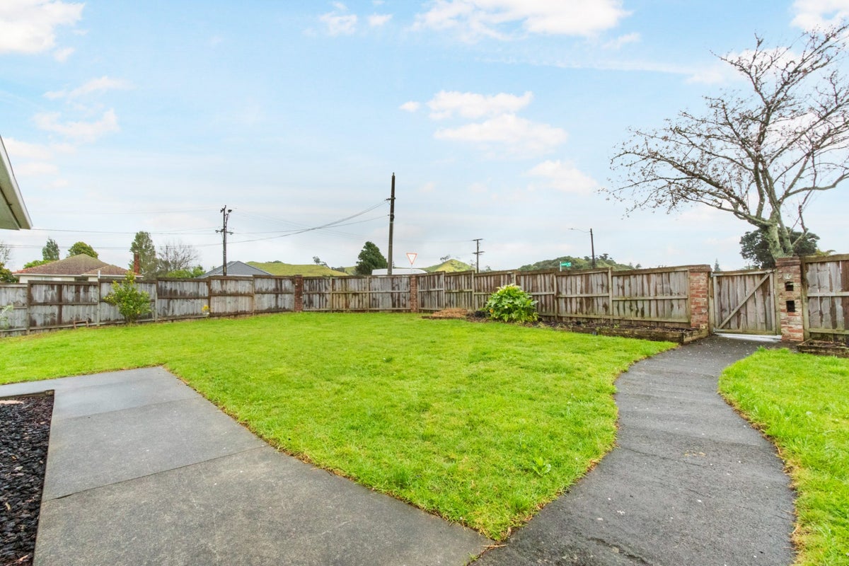 1 Tanners Road, Mangere Bridge, Auckland - Carousel 14