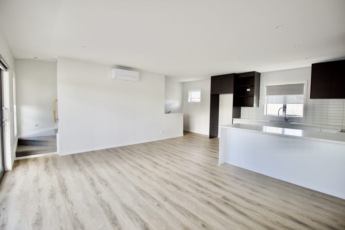 2/94 Target Road, Totara Vale, Auckland - Carousel 2