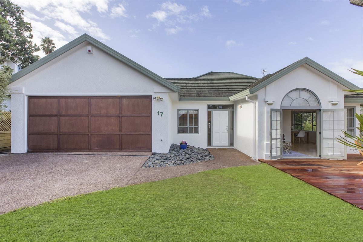 17 Mandeville Place, Unsworth Heights, Auckland - Carousel 1
