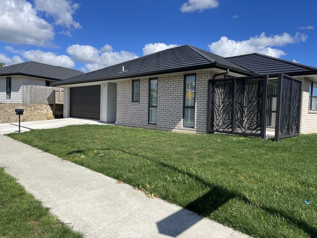 7 Rewarewa Way, Timberlea, Upper Hutt - Carousel 1