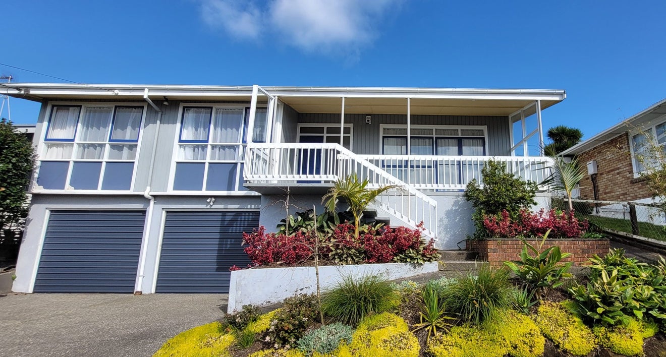 8 Kitchener Terrace, Moturoa, New Plymouth - Carousel 2
