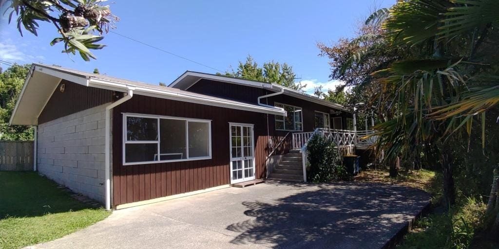 11 Penzance Road, Mairangi Bay, Auckland - Carousel 1
