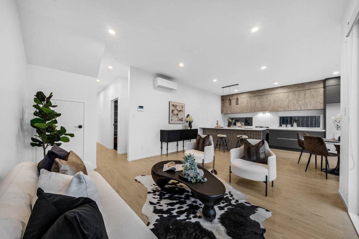 3B Loloma Drive, Half Moon Bay, Auckland - Carousel 1