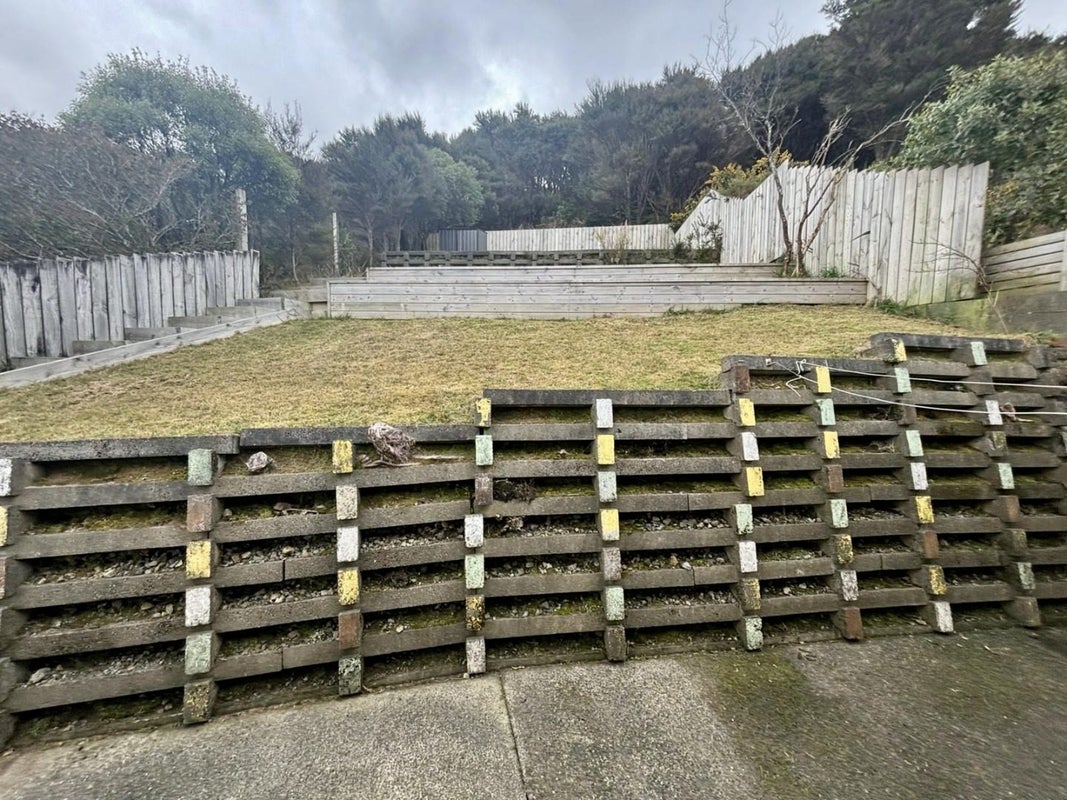 1/6 Naseby Grove, Wainuiomata, Lower Hutt - Carousel 16