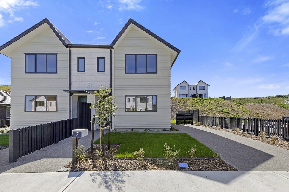 31 Turtleback Avenue, Whitby, Porirua - Carousel 1