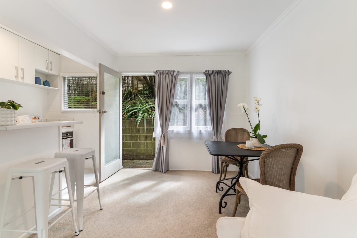 4/5 Edgars RD, Westmere, Auckland - Carousel 2
