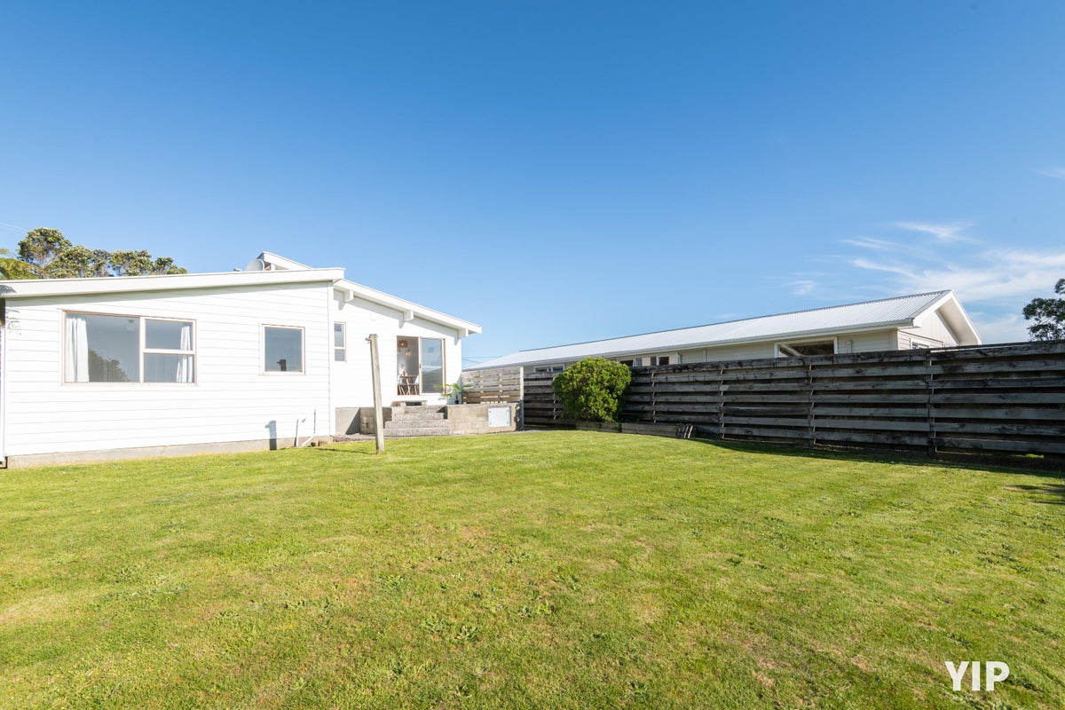 7 Ruskin Road, Newlands, Wellington - Carousel 2